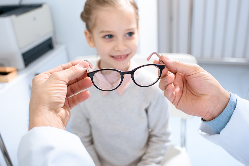 signs your child needs glasses